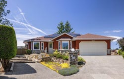 1201 Elliot Crt, Saanich, British Columbia V8Y3E4