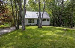 5 Oakleaf Crescent, Grand Lake, Nova Scotia B2T 1B3