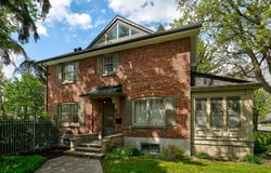 319 Av. Monmouth, Mont-Royal, Quebec H3P 2B3