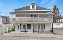 166-170 Rue St-Pierre, Rimouski, Quebec G5L1T9