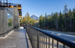 1538 CEDAR Street, Golden, British Columbia V0A1H0