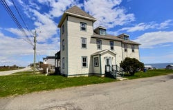 426 Route 132, Chandler, Quebec G0C2A0