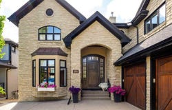 2767 77 Street SW, Calgary, Alberta T3H 0G2