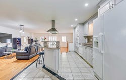 963 Hampton Crescent S, Mississauga, Ontario L5G4G7
