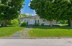 1 Rue St-Joseph, Windsor, Quebec J1S2E6