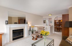 6880 Wallace Dr, Central Saanich, British Columbia V8M1N8