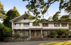 3460 Beach Dr, Oak Bay, British Columbia V8R6M5