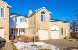 25 Heathcliffe Square, Brampton, Ontario L6S5R6