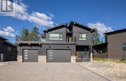 1538 CEDAR Street, Golden, British Columbia V0A1H0