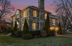1325 Ch. St-Clare, Mont-Royal, Quebec H3R 2N5
