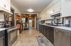 11 Highland Avenue, Yarmouth, Nova Scotia B5A 2A3