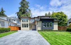 12321 22 Avenue, Surrey, British Columbia V4A 2B4