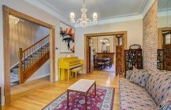 250 Av. Olivier, Westmount, Quebec H3Z 2C8
