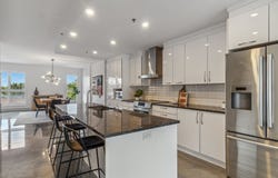 75 Av. des Pins E. #403, Montréal (Le Plateau-Mont-Royal), Quebec H2W1N6