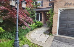 376 Selby Crescent, Newmarket, Ontario L3Y6E1