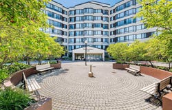 423 - 1001 Cedarglen Gate, Mississauga, Ontario L5C4R2