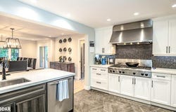 112 Lakeshore Road W, Oro-Medonte, Ontario L0L 2E0