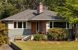 645 Transit Rd, Oak Bay, British Columbia V8S4Z4