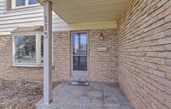 113 Lowe Boulevard, Newmarket, Ontario L3Y5T3