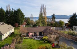 10807 Madrona Dr, North Saanich, British Columbia V8L5P1