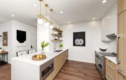 9570 Fifth St, Sidney, British Columbia V8L 2W5
