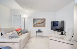 60 Rue de l'Éclipse 2409, Brossard, Quebec J4Z 0T8