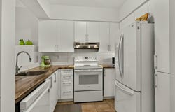 305 Rue Laviolette, Saint-Jérôme, Quebec J7Y4H7