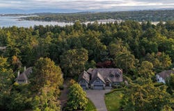 2773 Arbutus Rd, Saanich, British Columbia V8N5X8