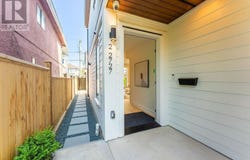 2 2727 PARKER STREET, Vancouver, British Columbia V5K2T6