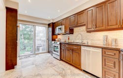 32 Heathcliffe Square, Brampton, Ontario L6S5P7