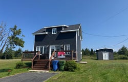 607 Rue Jacques-Cartier, Rivière-au-Tonnerre, Quebec G0G2L0