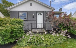 8 Admiral Road, St. Catharines, Ontario L2P1G5
