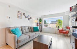 1519 Crown Street 305, North Vancouver, British Columbia V7J 1G6