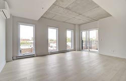 795 Av. Querbes, Montréal, Quebec H2V3W8