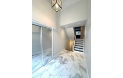 5473 Schueller Crescent, Burlington, Ontario L7L3T1