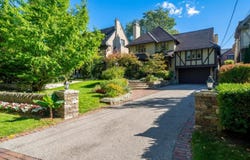 17 King Georges Road, Toronto, Ontario M8X 1K7