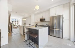 21 - 10 Lunar Crescent, Mississauga, Ontario L5M2P6