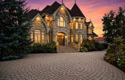 7590 Av. de Lugano, Brossard, Quebec J4Y 3G3