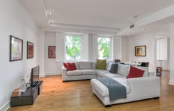 40 Ch. Bates, Outremont, Quebec H2V4T5