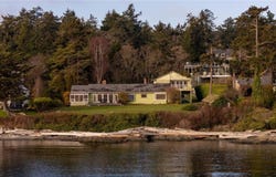 3901 Tudor Ave, Saanich, British Columbia V8N4L3