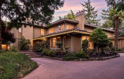 2895 Lansdowne Rd, Oak Bay, British Columbia V8R 3P8