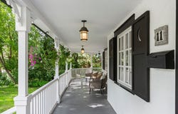 11 Av. Waverley, Pointe-Claire, Quebec H9S4W4