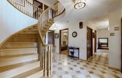 71 Fairview Road W, Mississauga, Ontario L5B1K7