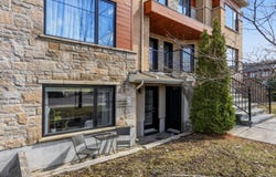 6110 Rue de Lancaster, Brossard, Quebec J4Y0M8