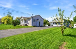 525 Rue Monfette, Val-des-Sources, Quebec J1T3R2