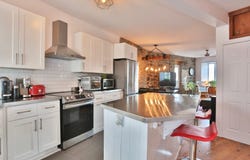 2258 Av. Bourgogne, Chambly, Quebec J3L2A2