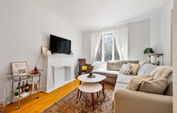 945 Av. Rockland, Montréal, Quebec H2V3A3