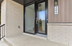206-206A Rue James, Sainte-Marthe-sur-le-Lac, Quebec J0N1P0