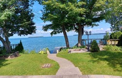 643 Lakelands Avenue, Innisfil, Ontario L9S4E5