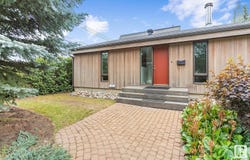8307 73 AV NW, Edmonton, Alberta T6C0E1